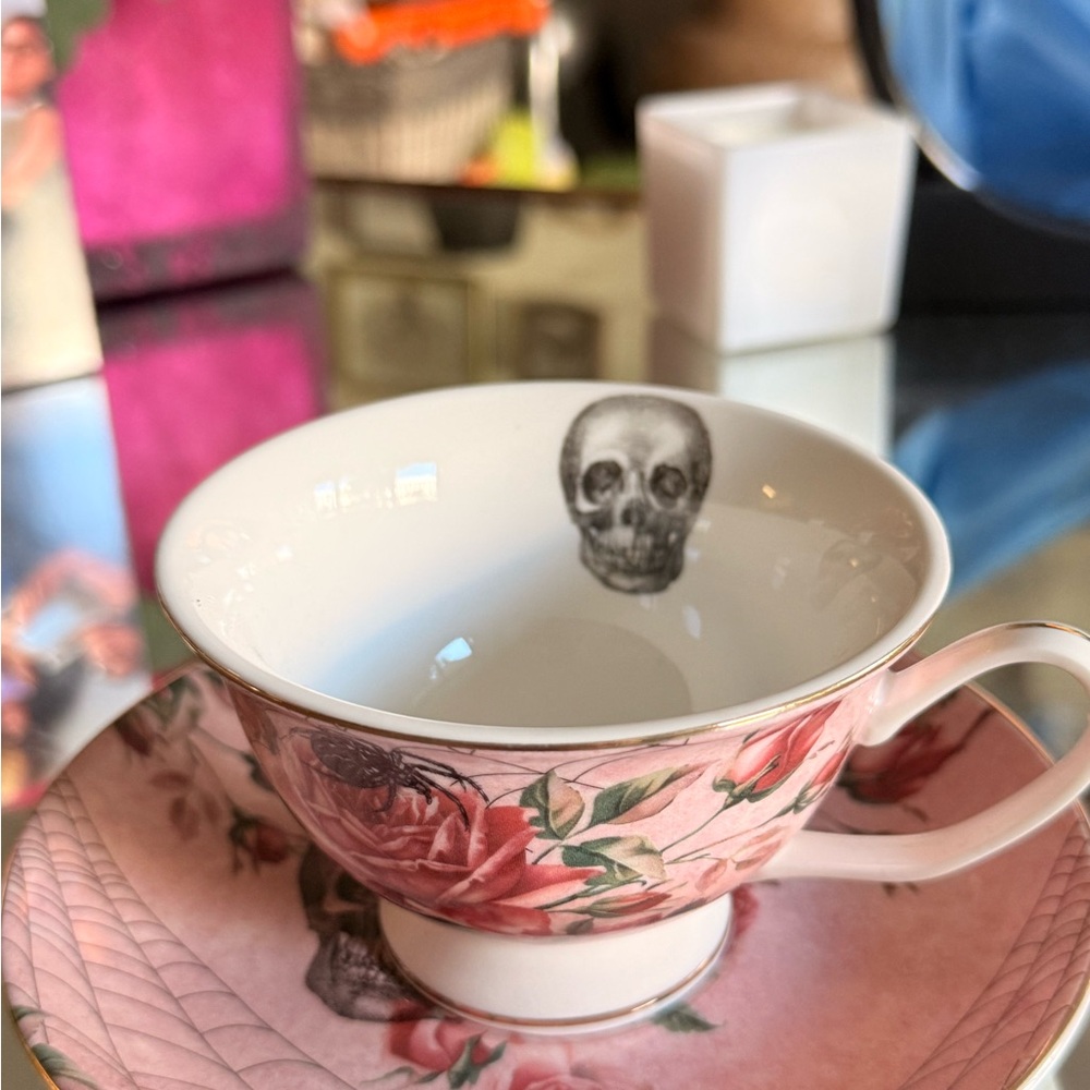 Park Château Gothic Teacup & Saucer – Pink Roses, Skull & Spider Web – Rare - Picture 7 of 9